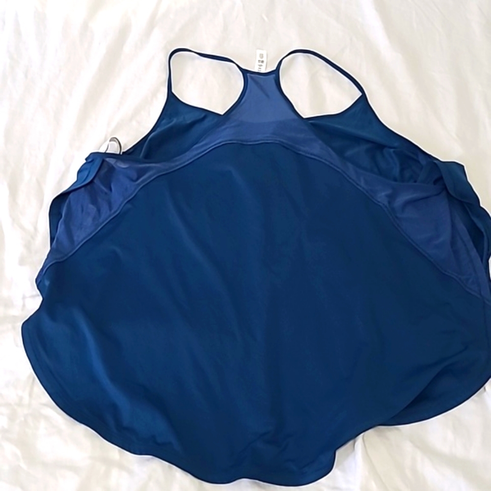 Under Armour Workout/Sports Top - Picture 2 of 5